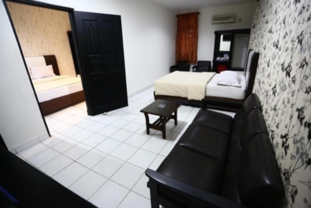 Hotel Mangga Dua Makassar Exterior foto